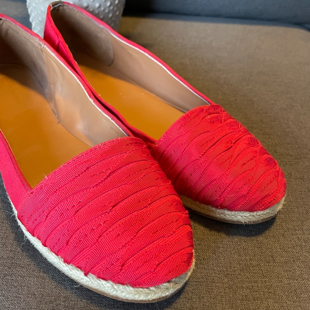 Tahari flats
